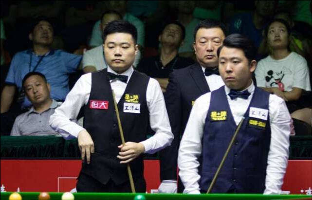 包含【国际比赛】丁俊晖携中国队勇夺团体赛金牌的词条