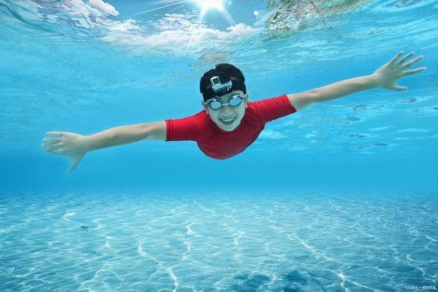 九游娱乐APP-特色瀑布下跳水，勇气与技巧并存的运动享受的简单介绍